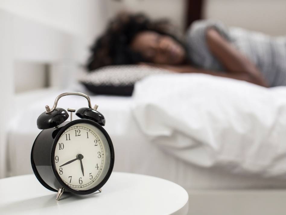 Come dormire bene: svegliarsi sempre alla stessa ora